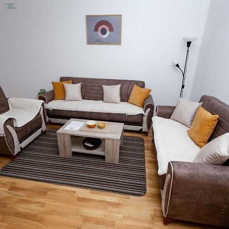 Elegant Escape Podgorica Apartment Bagian luar foto