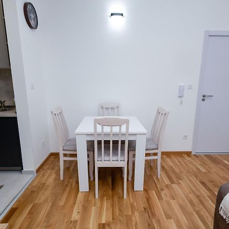 Elegant Escape Podgorica Apartment Bagian luar foto