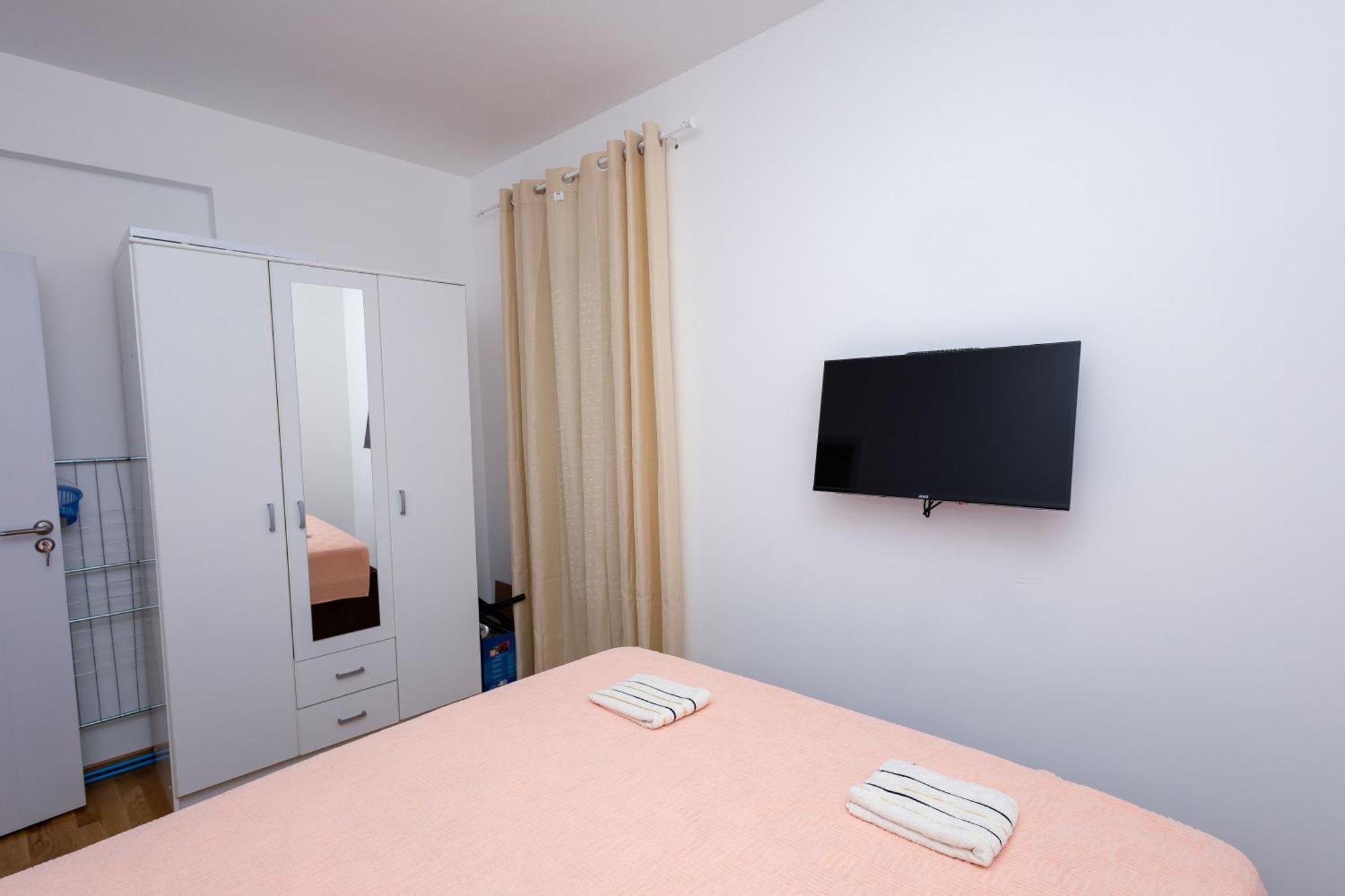 Elegant Escape Podgorica Apartment Bagian luar foto