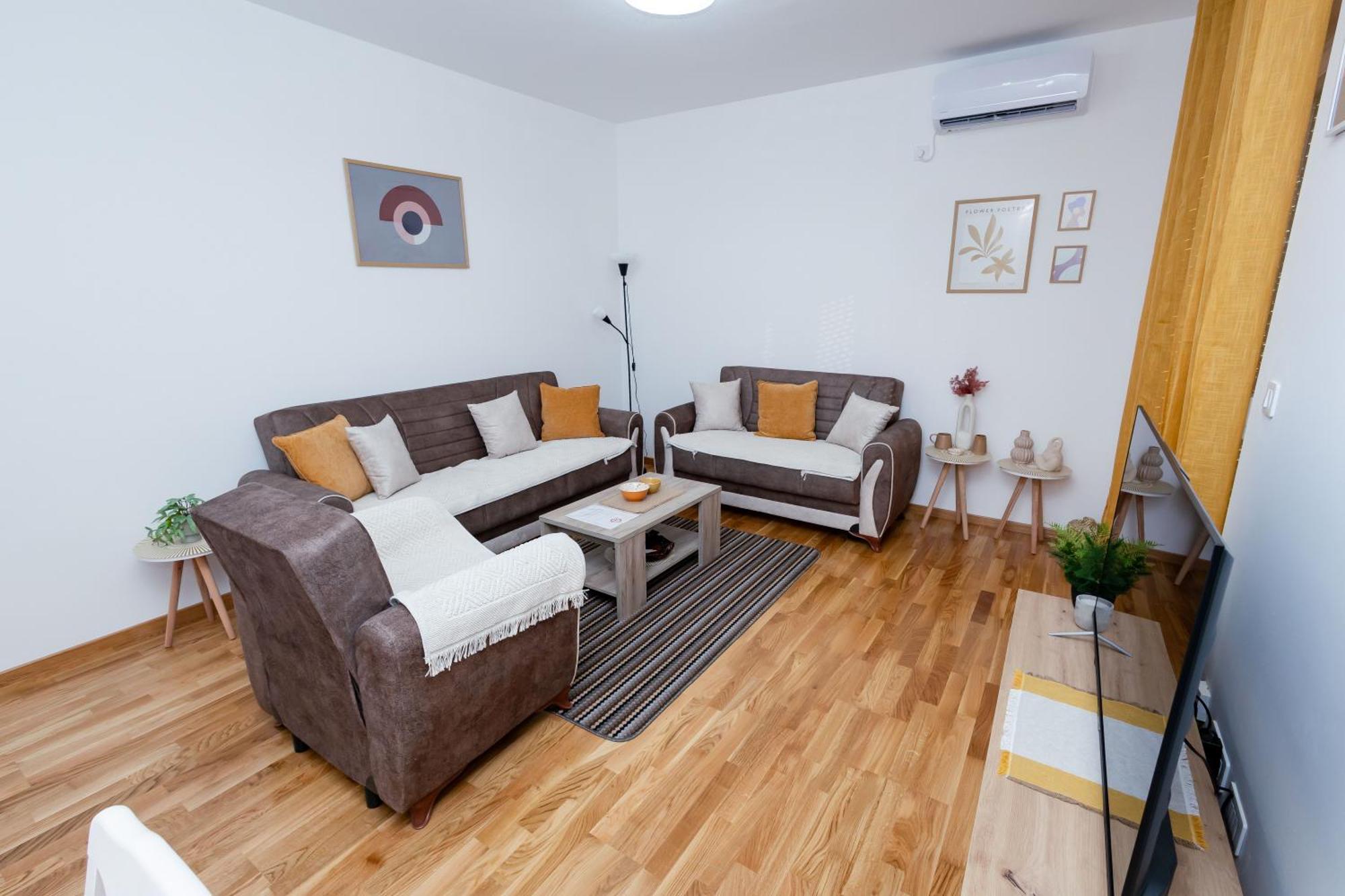 Elegant Escape Podgorica Apartment Bagian luar foto