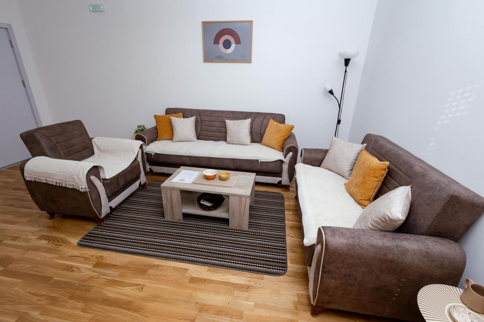 Elegant Escape Podgorica Apartment Bagian luar foto