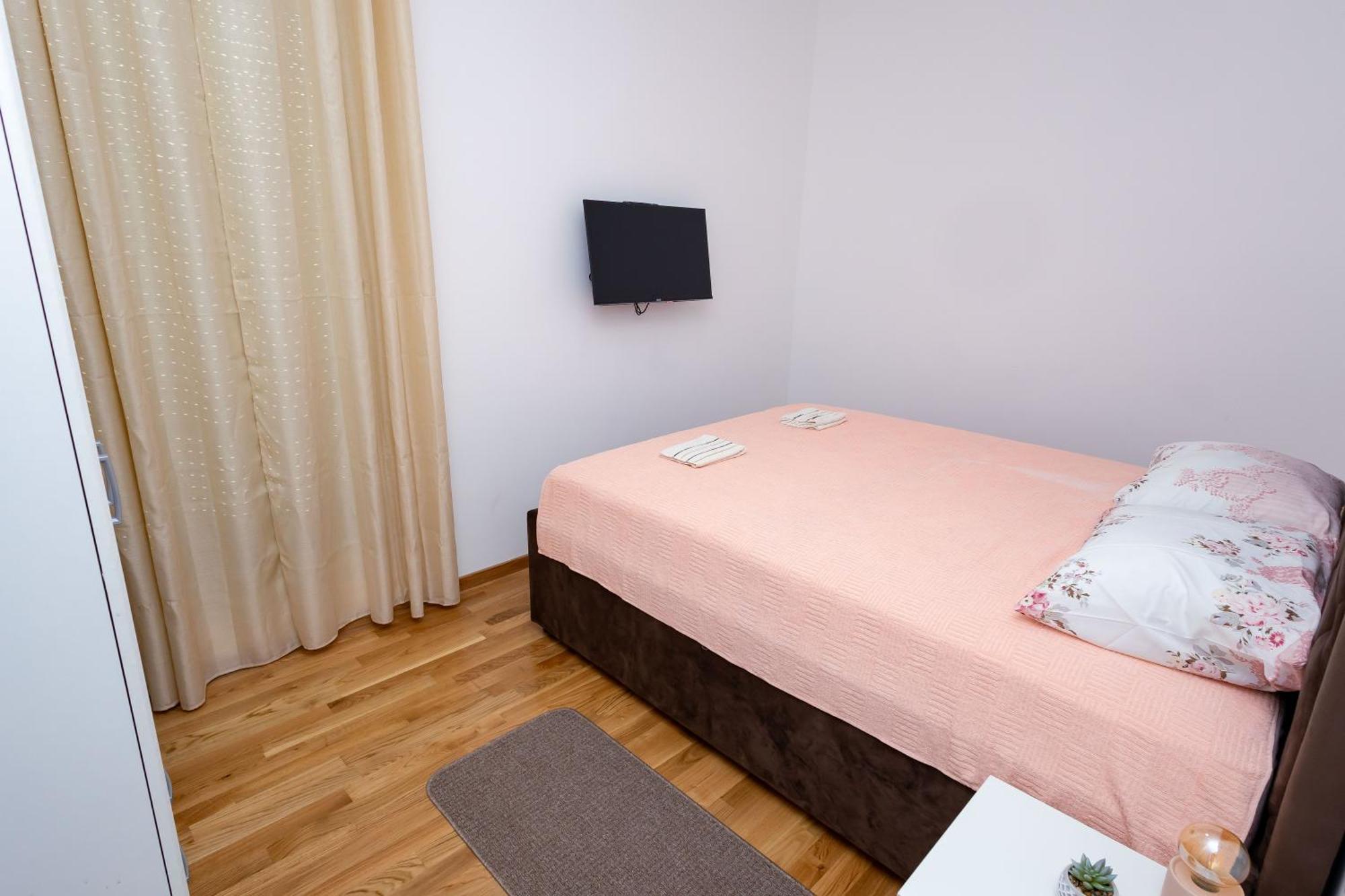 Elegant Escape Podgorica Apartment Bagian luar foto