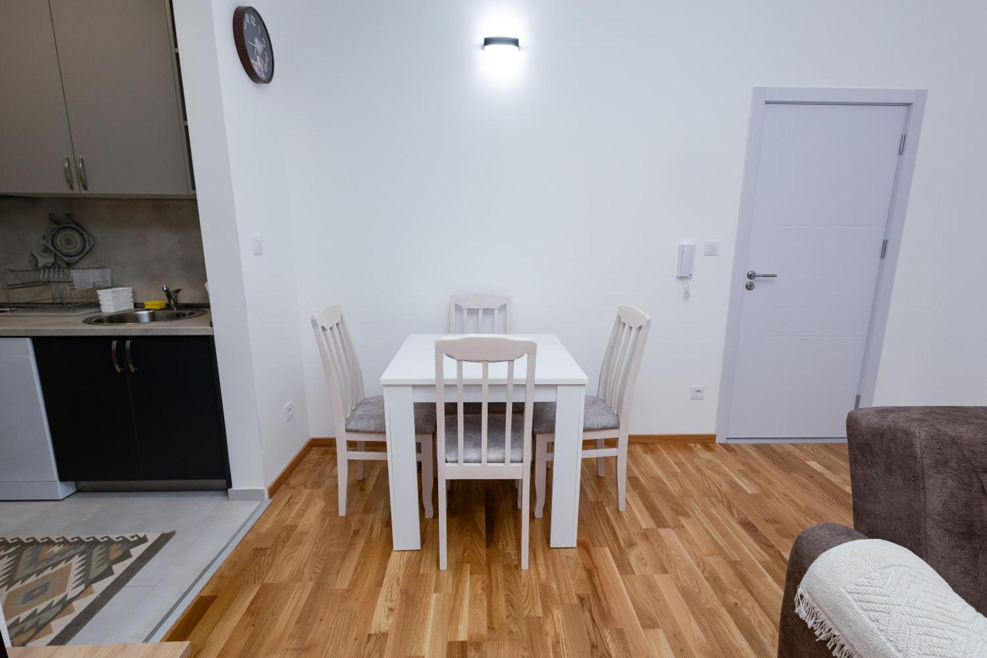 Elegant Escape Podgorica Apartment Bagian luar foto