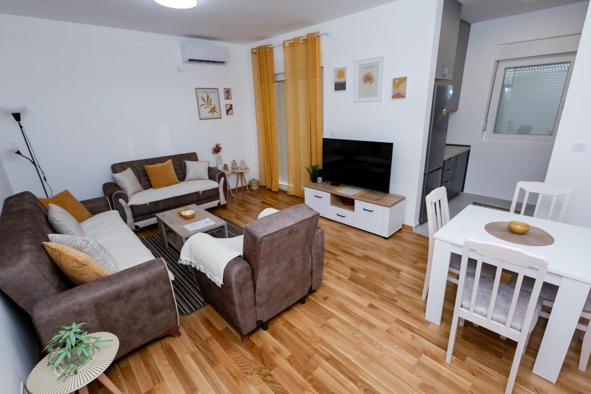 Elegant Escape Podgorica Apartment Bagian luar foto