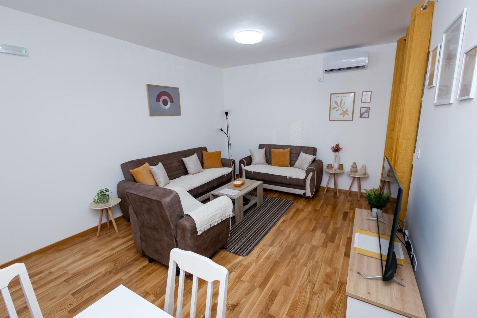 Elegant Escape Podgorica Apartment Bagian luar foto