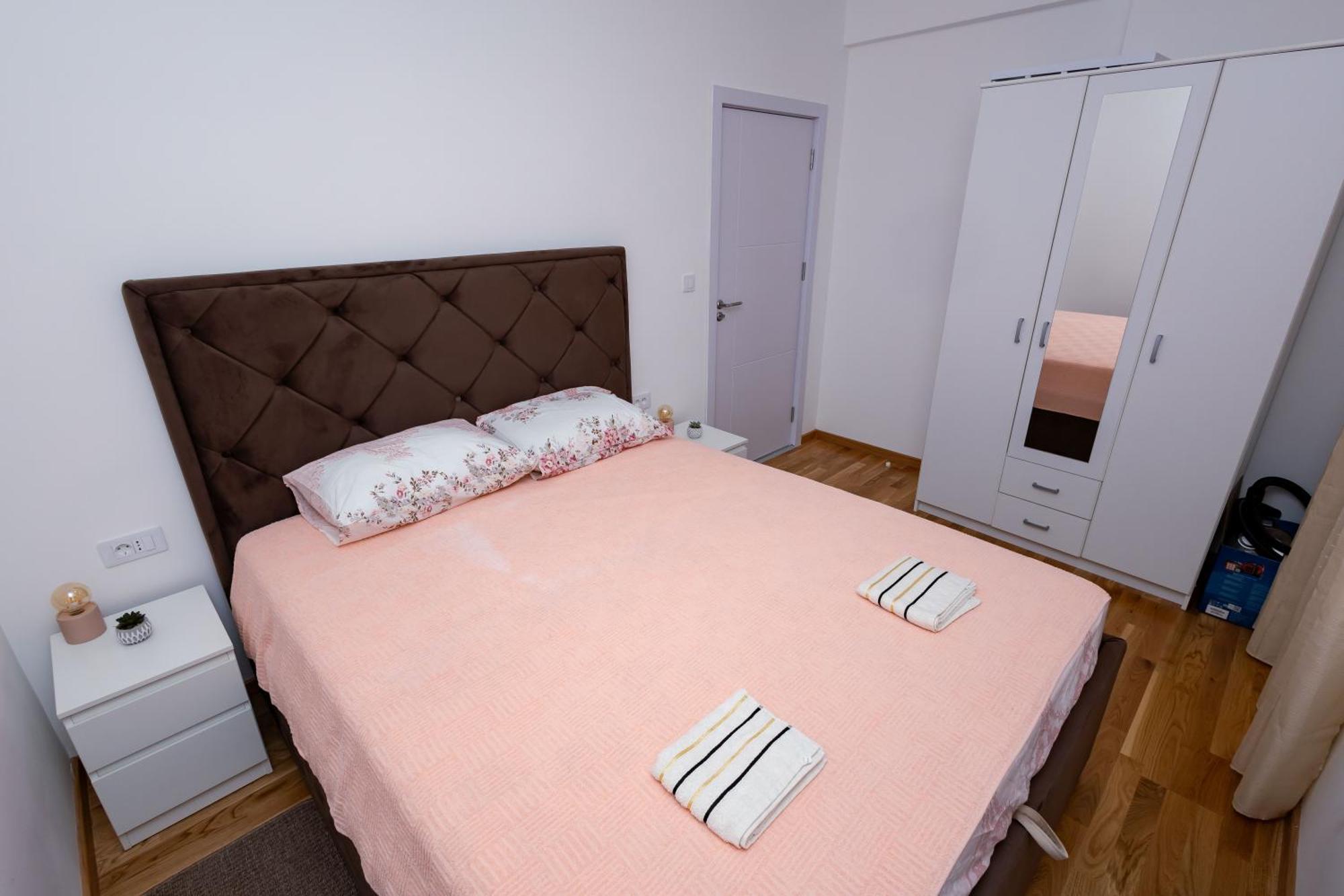 Elegant Escape Podgorica Apartment Bagian luar foto