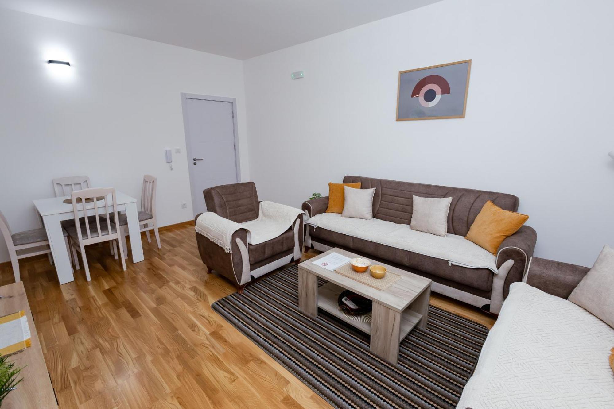 Elegant Escape Podgorica Apartment Bagian luar foto